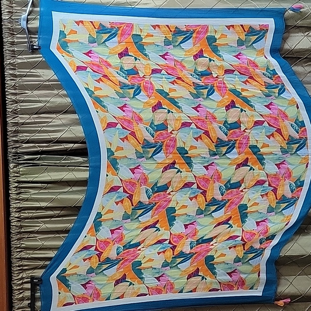 EUC- ABSOLUTELY STUNNING 100% Rayon Pashmina/Pareo/Sarong/Shawl